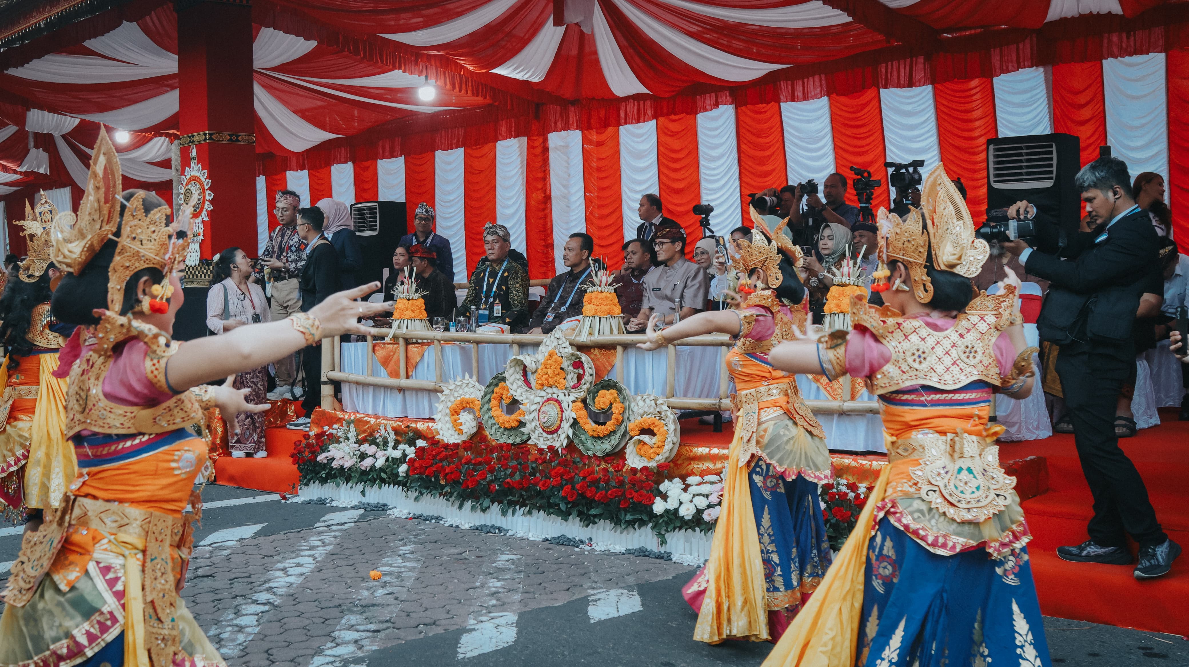 Parade Budaya Seniman Bali Pukau Delegasi World Water Forum ke 10 Lewat Bali Street Carnival