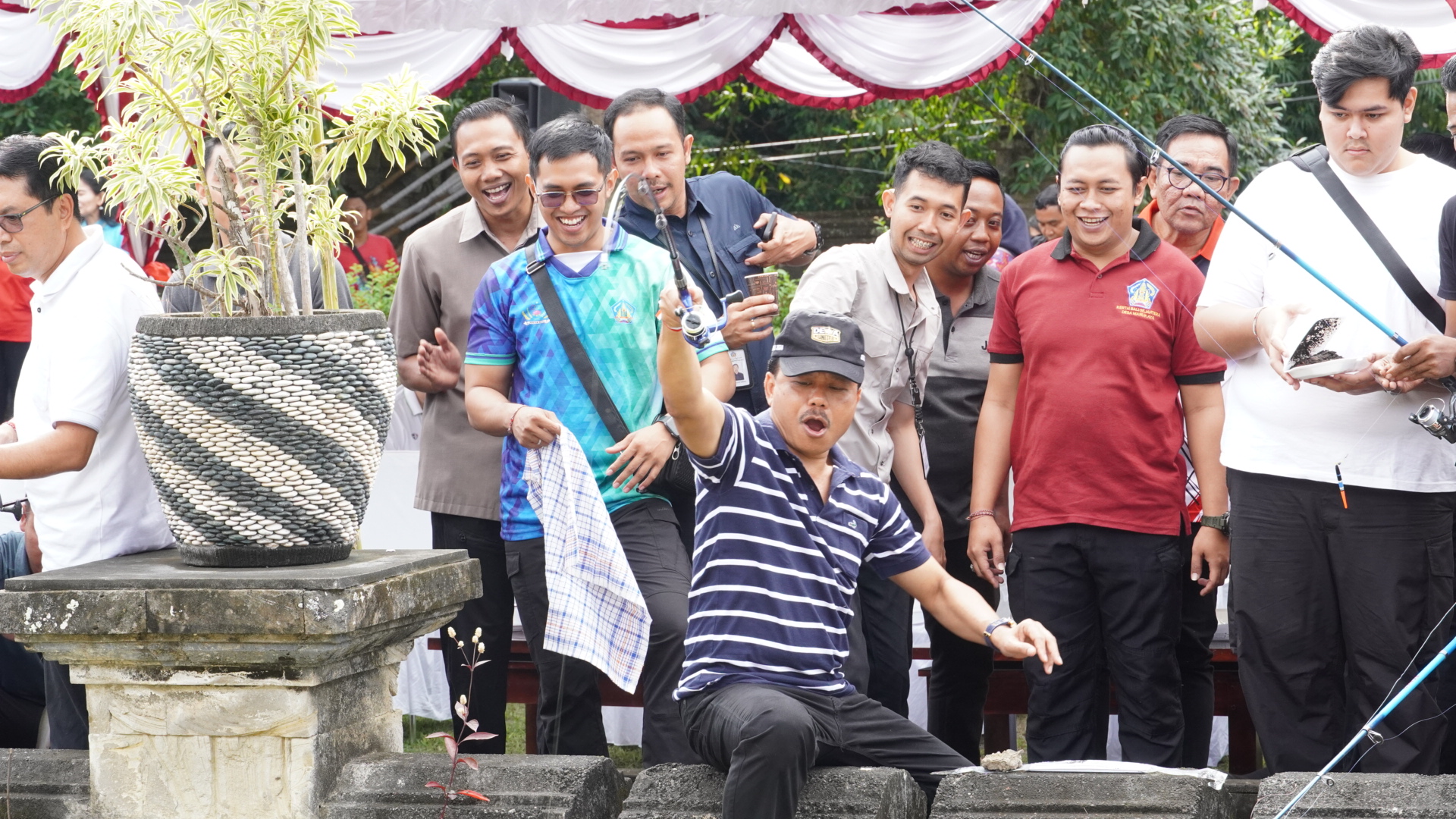 Meriahkan HUT RI ke-79, Sekda Dewa Indra dan Kepala Perangkat Daerah Ikut Lomba Mancing di DPRD Bali