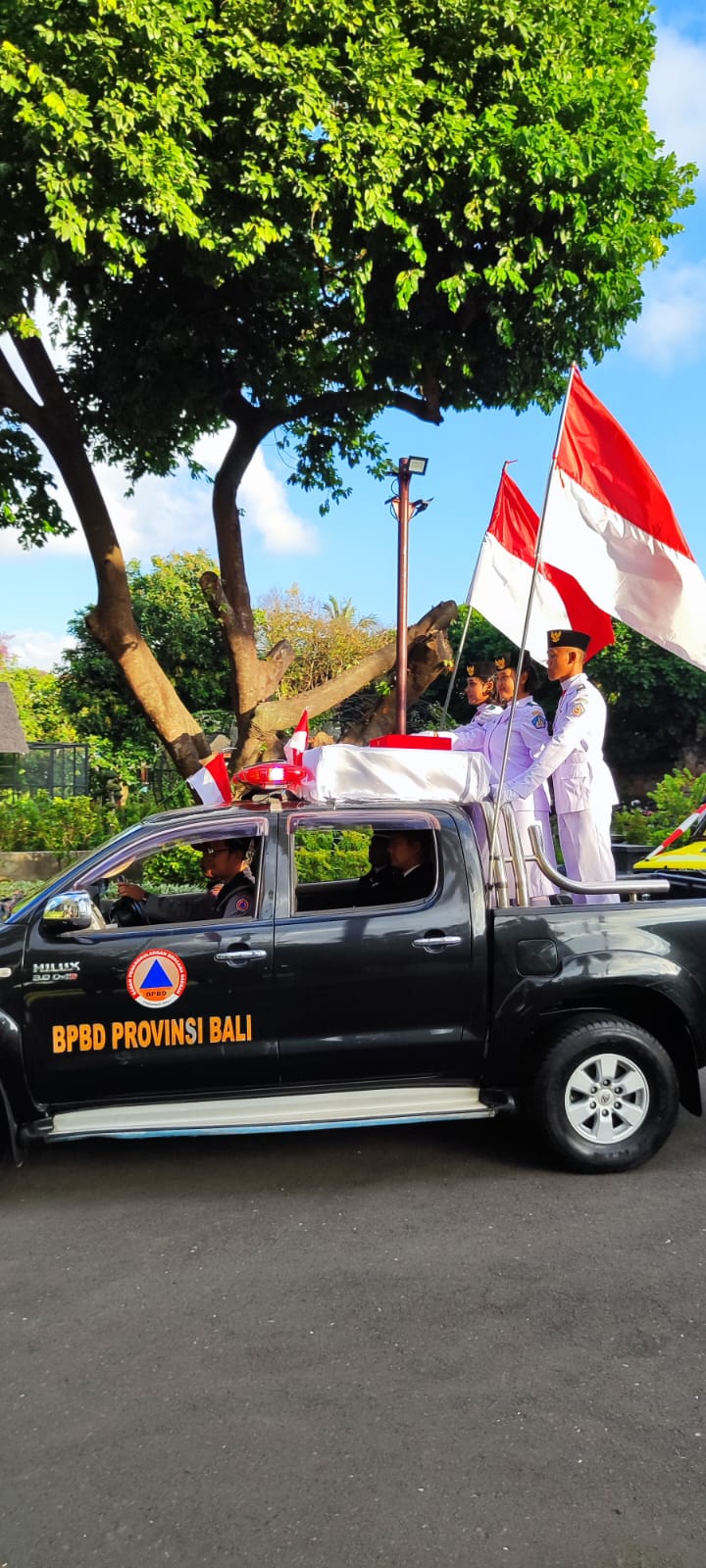 Di Bali, Peringatan HUT ke-79 Kemerdekaan RI Dimeriahkan dengan Kirab Duplikat Bendera Pusaka Merah Putih