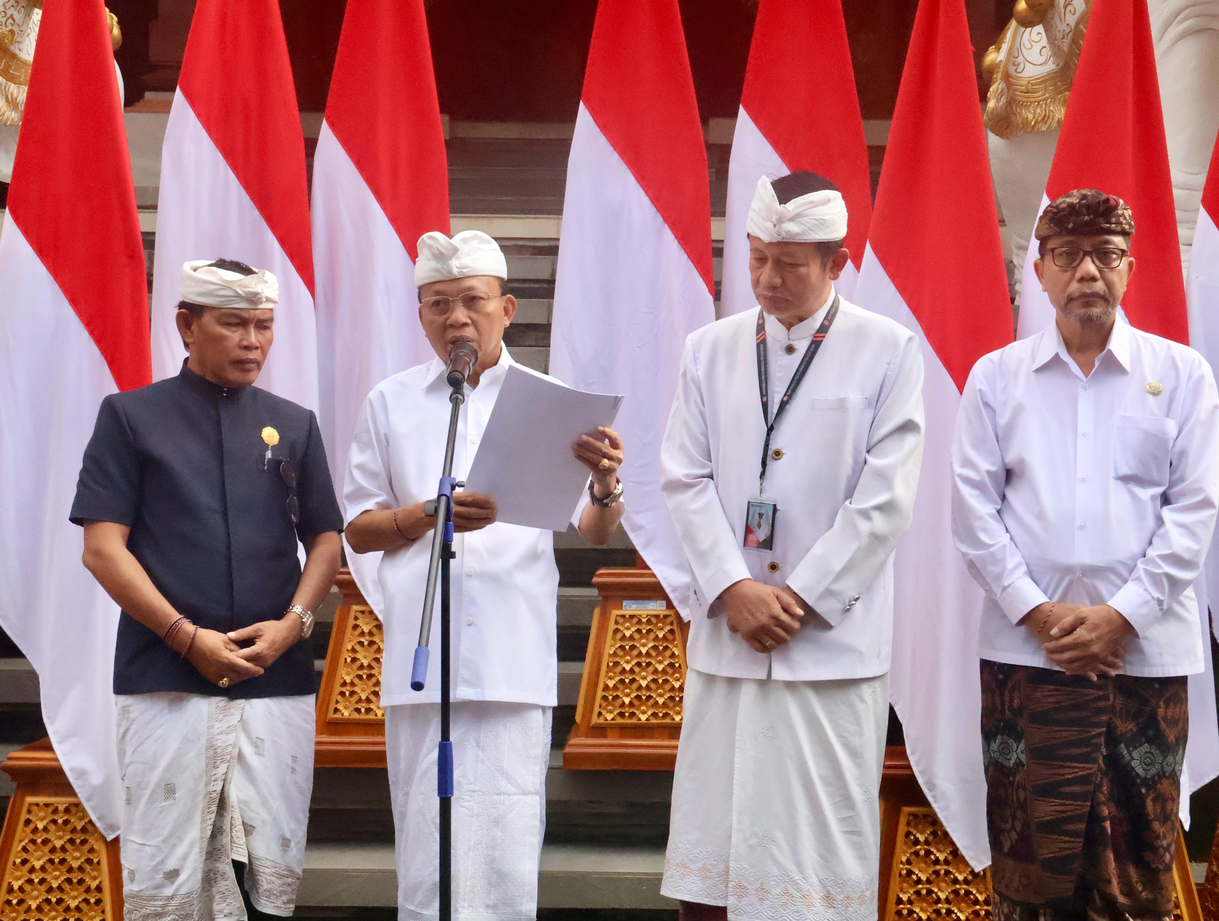 Ratusan UMKM Boleh Jualan di Area Bencingah Pura Agung Besakih, Gubernur Koster Prioritas Produk Lokal Bali