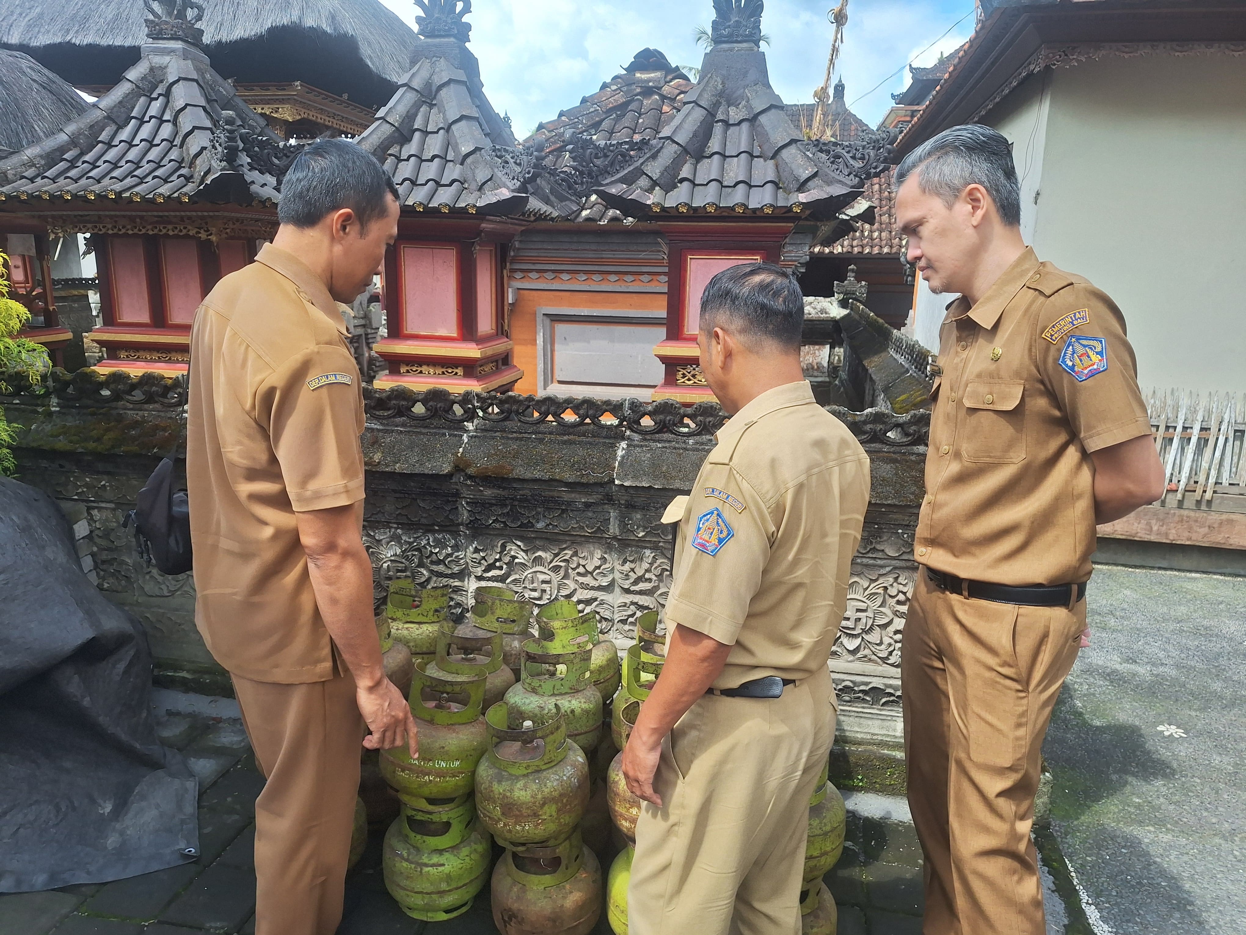 Tindaklanjuti Laporan Masyarakat dan Jelang Hari Raya Galungan dan Kuningan, Tim Pengawas Terpadu Disperindag Provinsi Bali Sidak LPG 3 Kg di Kabupaten Bangli