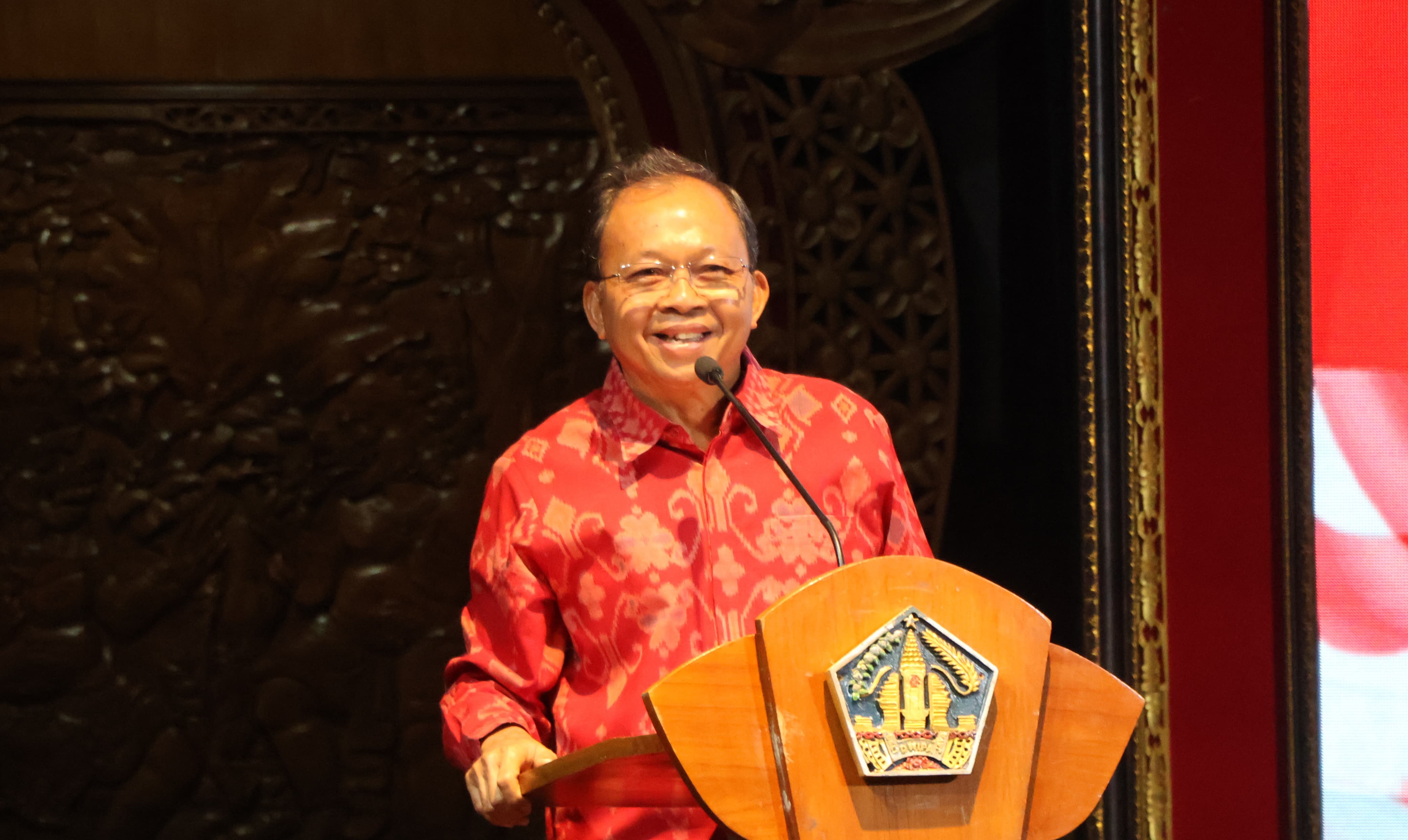 Gubernur Koster Kumpulkan Pelaku Usaha, Minta Segera Jalankan Gerakan Bali Bersih Sampah
