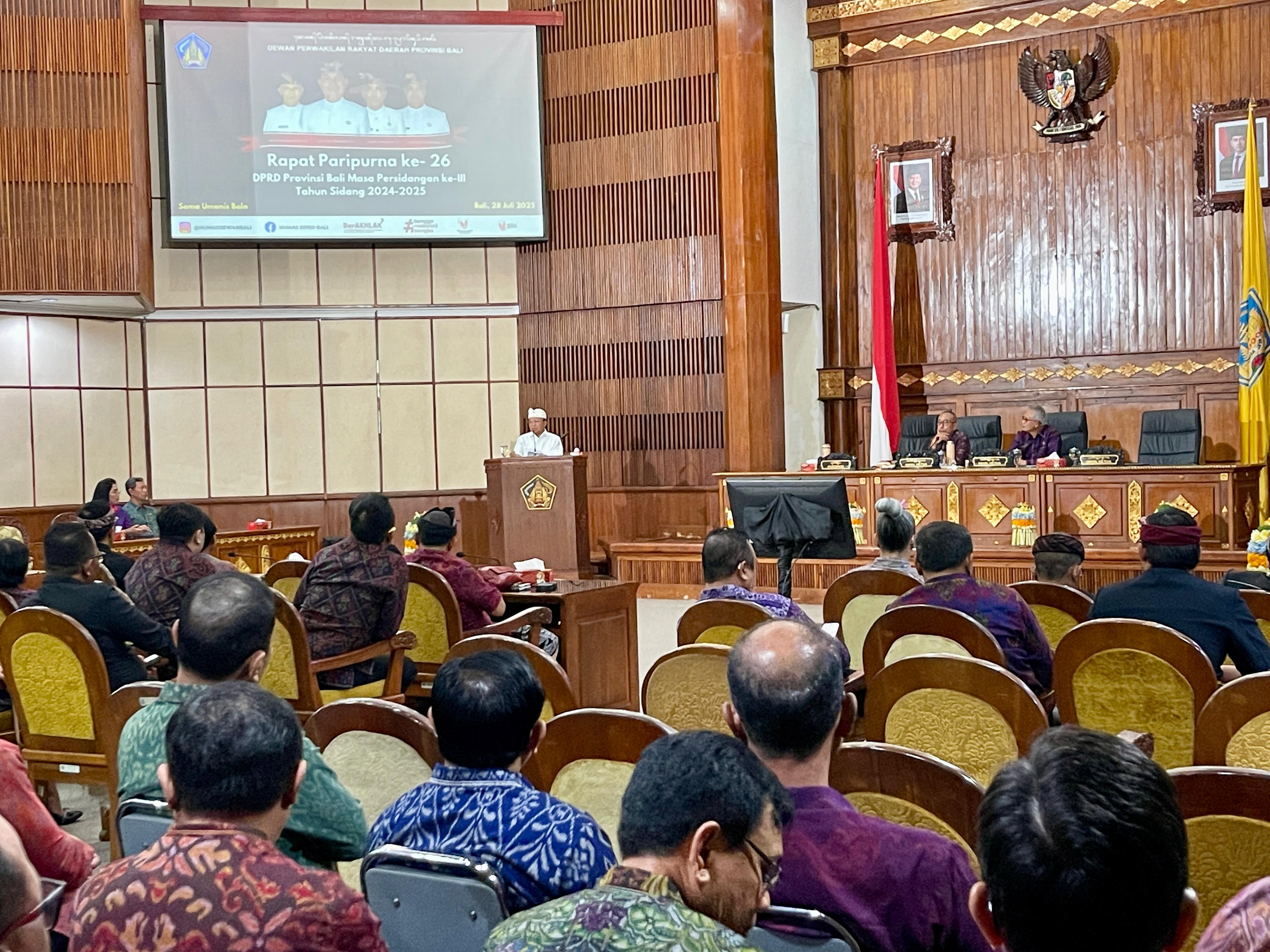 Jawab Pandangan Fraksi soal Raperda Perubahan APBD Bali 2025, Gubernur Koster Prioritas Program Kepentingan Publik