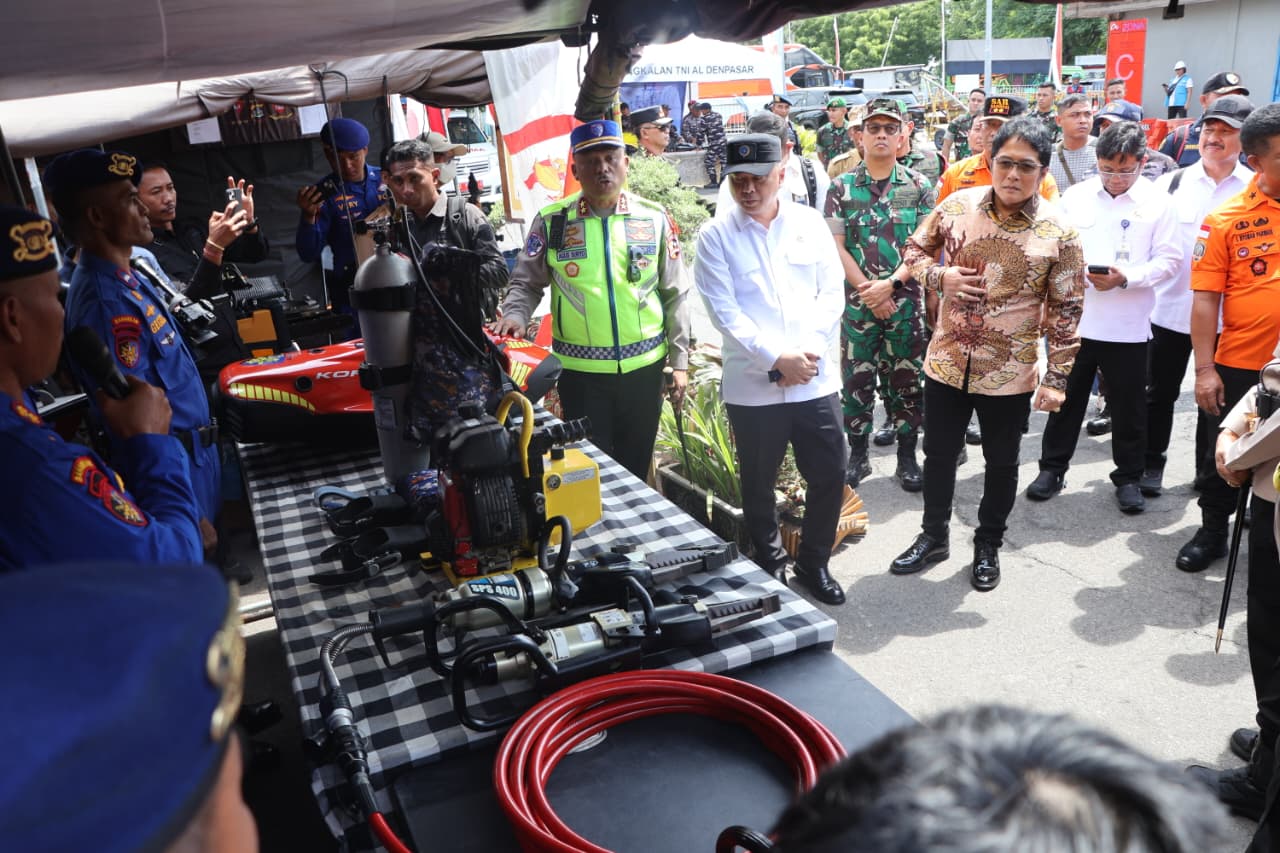 Wagub Giri Prasta Dampingi Menhub Tinjau Pelayanan Nataru di Pelabuhan Gilimanuk