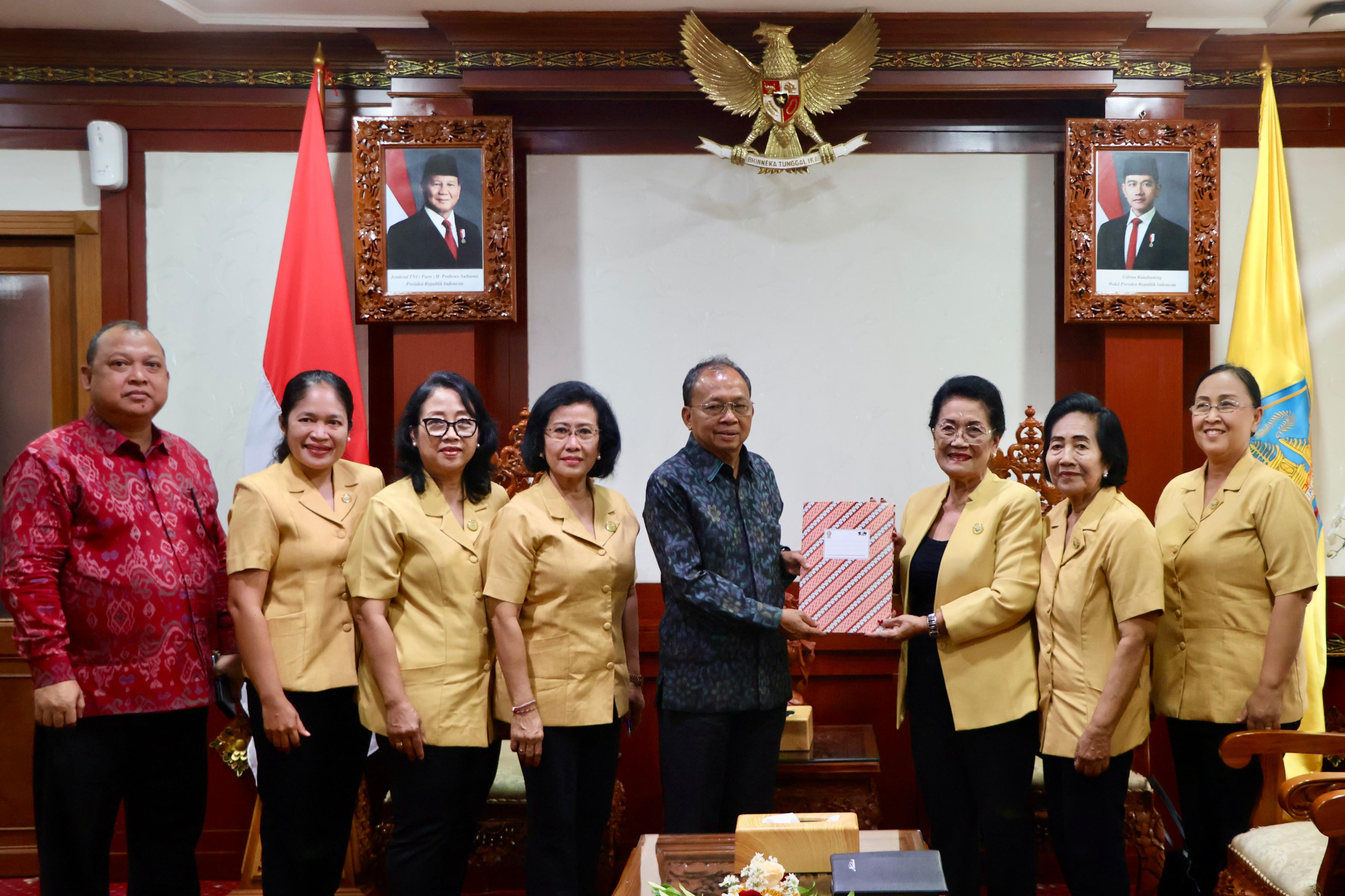 Gubernur Koster: WHDI Bali Berperan Vital Jaga Adat dan Tradisi