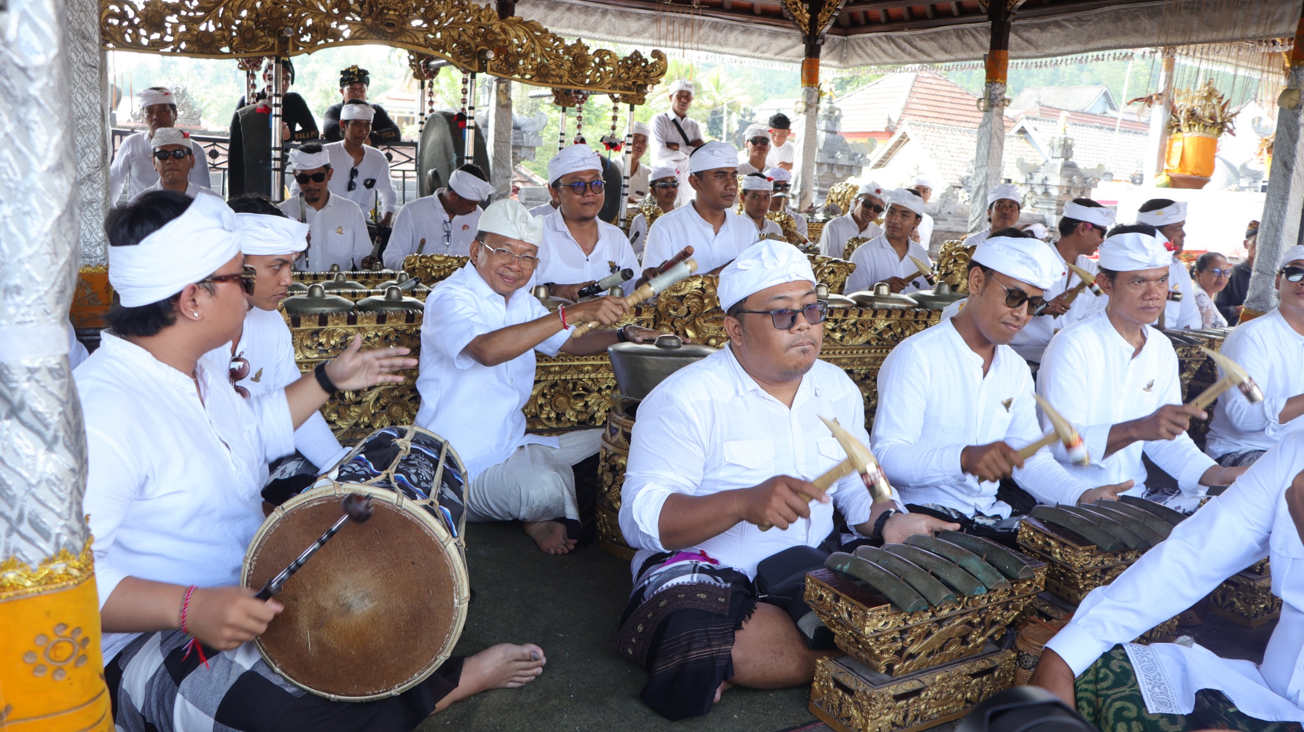 Penyineban IBTK 2026 di Pura Agung Besakih Resmi Ditutup, Gubernur Bali Turut Ngayah Megambel