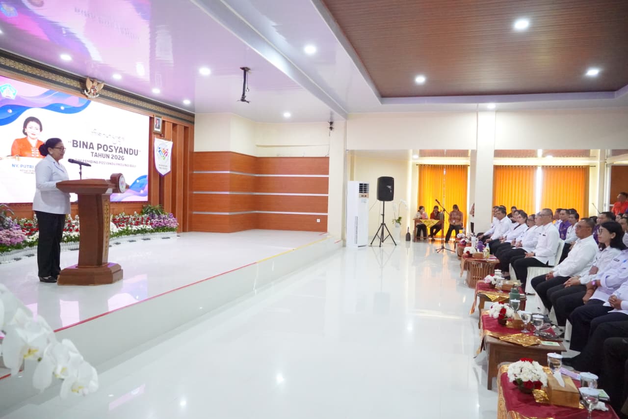 Perkuat Peran Kader, Ny. Putri Koster Buka Bina Posyandu Angkatan IV