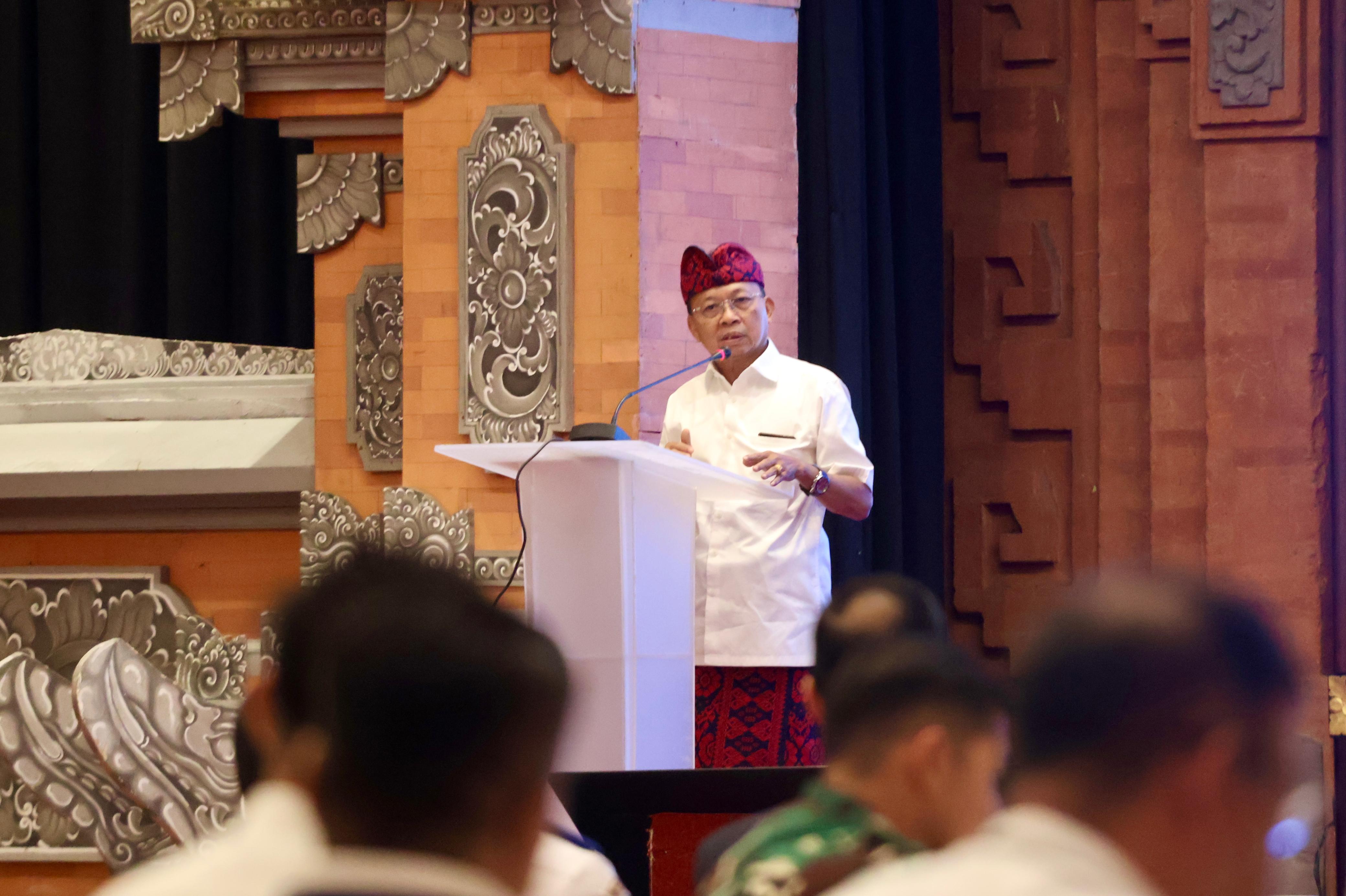 Gubernur Koster Dorong Percepatan Penguatan Aksesibilitas Transportasi Keluar Masuk Bandara Ngurah Rai