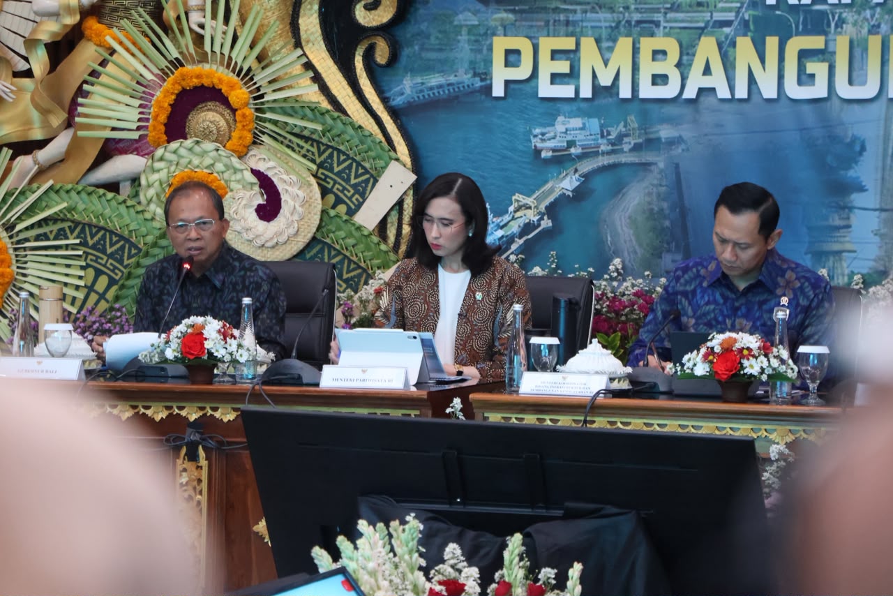Kunjungan Wisatawan Bali Tembus 16,3 Juta pada 2025, Koster Tekankan Penguatan Infrastruktur dan Lingkungan