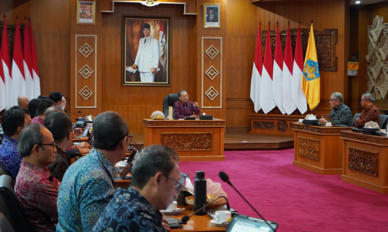 Gubernur Koster Dorong Jajarannya Inovatif dan Kerja Maksimal Genjot Realisasi PAD 2026