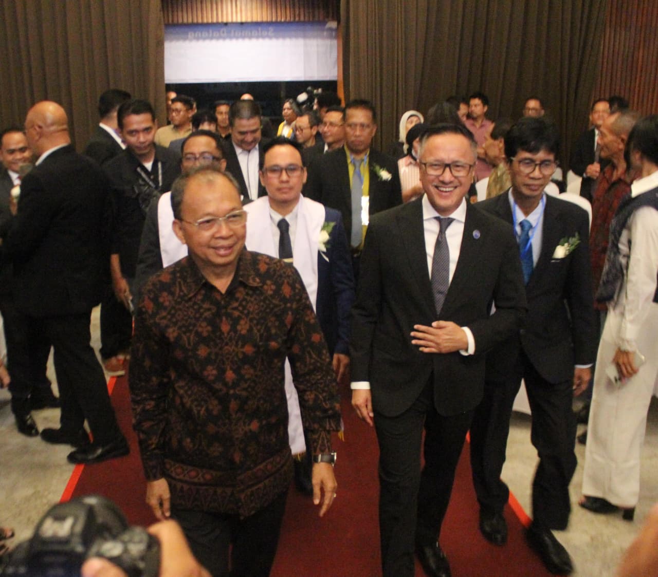 Gubernur Koster dan PERADI SAI Perkuat Kolaborasi Hukum untuk Desa Adat dan LPD di Bali