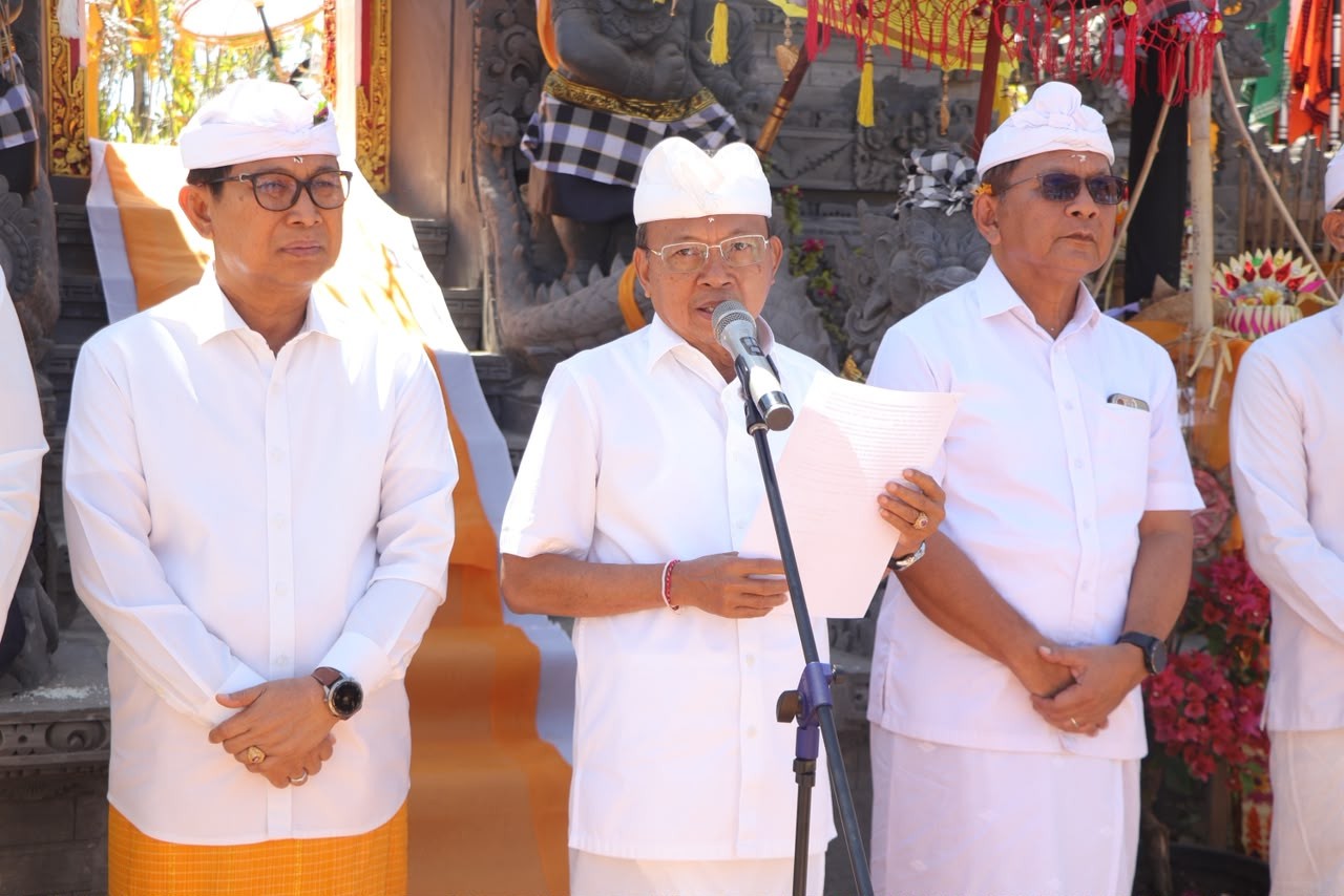 Sembilan Tahun Kebijakan Busana Adat Bali, Gubernur Koster: “Busana Adat Bali adalah Kita, Nak Bali”