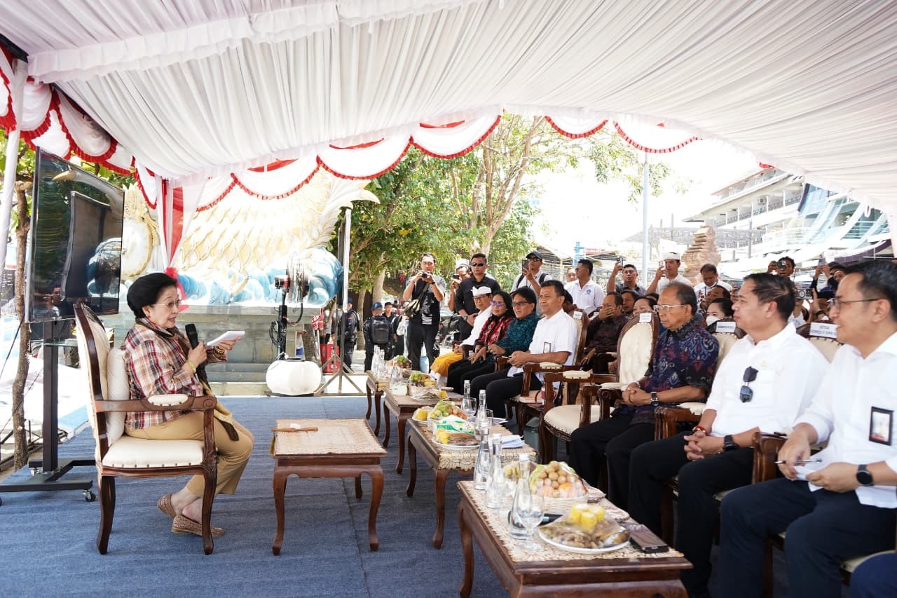 Ibu Megawati Tinjau Abrasi Pantai Kuta, Gubernur Koster dan Wagub Giri Prasta Dorong Penanganan Terpadu
