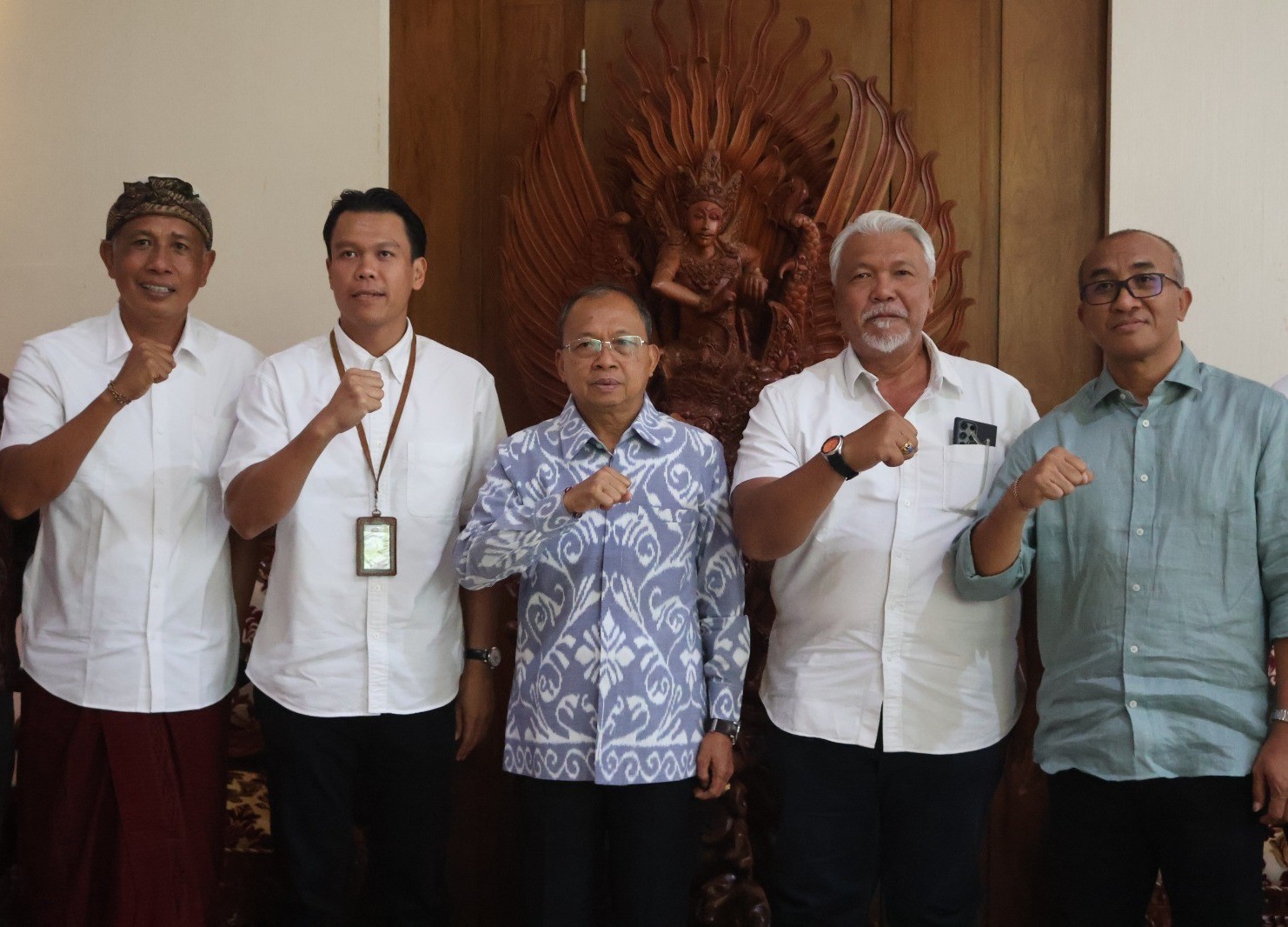 Gubernur Koster Minta Pertamina Bergerak Cepat Perkuat Pasokan dan Distribusi BBM di Bali