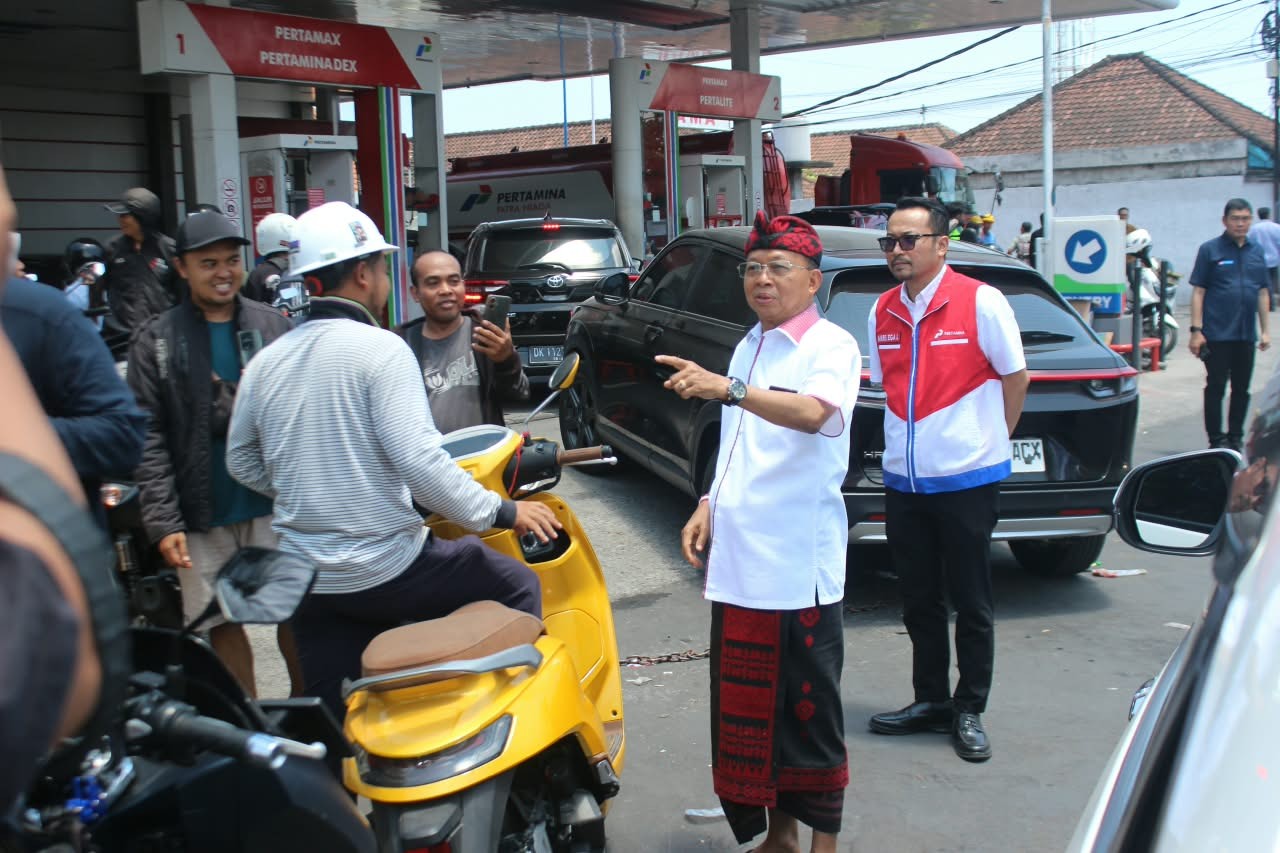 Gubernur Koster Kembali Tinjau Depo Pesanggaran, Pastikan Pertamina Percepat Distribusi BBM ke SPBU