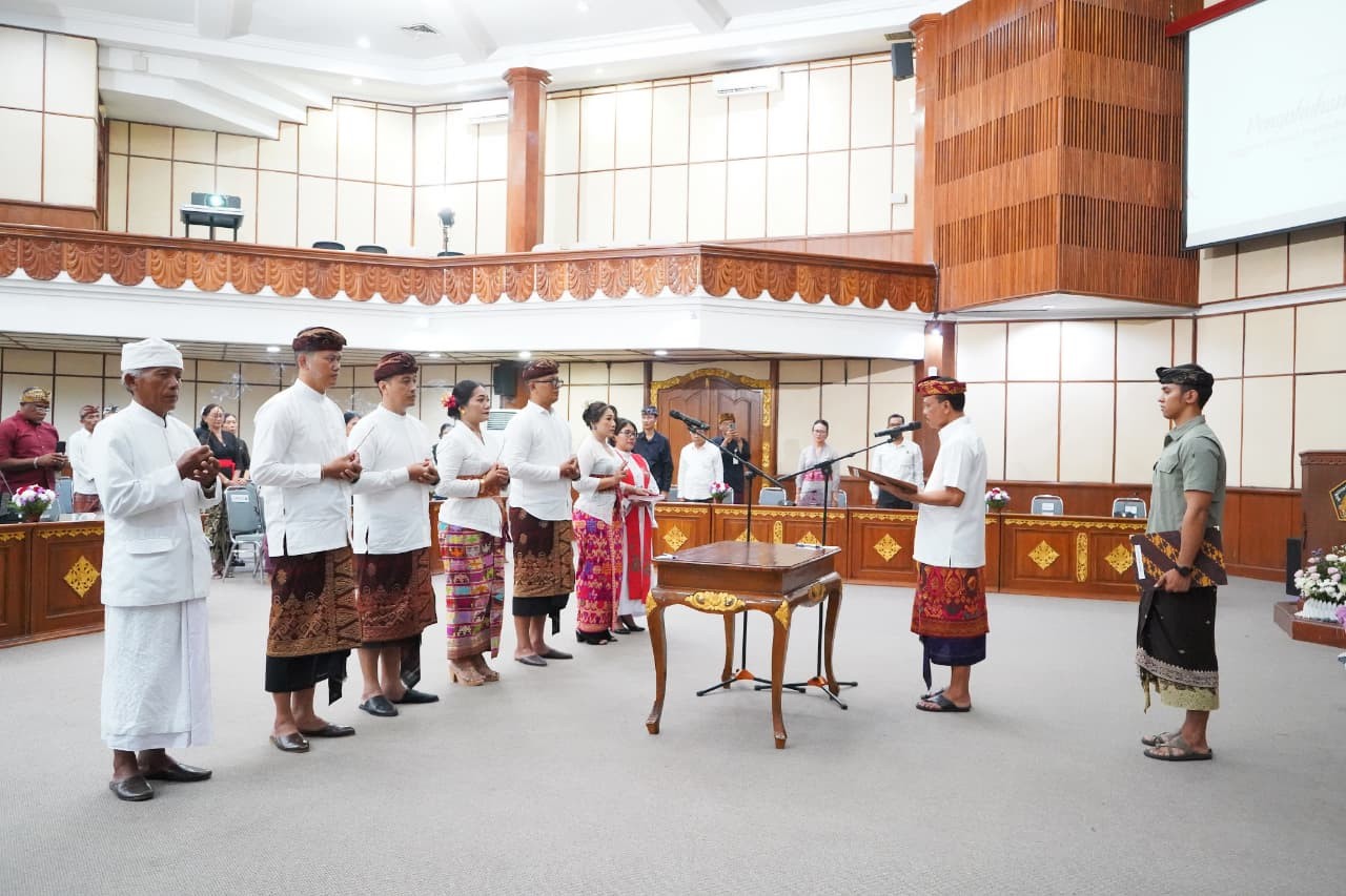 Sekda Dewa Made Indra Lantik Anggota KPAD Provinsi Bali Periode 2026–2031