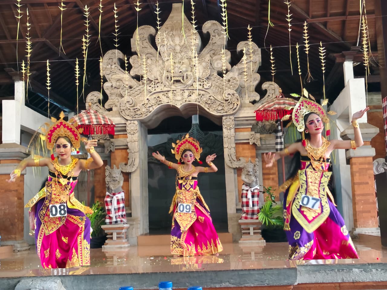 Pentas Seni Tari dan Gamelan Bali - Anjungan Bali TMII