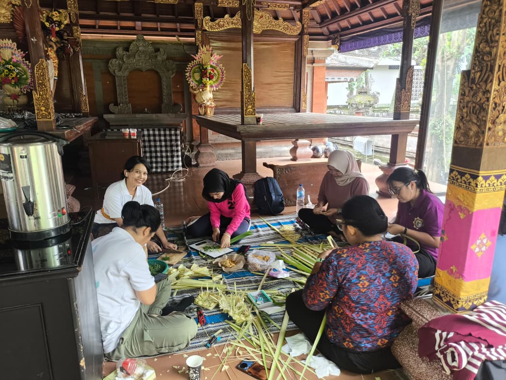 Persiapan Piodalan Ring Anjungan Bali TMII