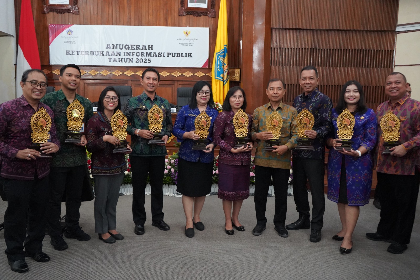 Badan Penghubung Provinsi Bali  Raih Peringkat II Kategori OPD Pemerintah Provinsi sebagai Badan Publik Informatif pada Anugerah Keterbukaan Informasi Publik Tahun 2025
