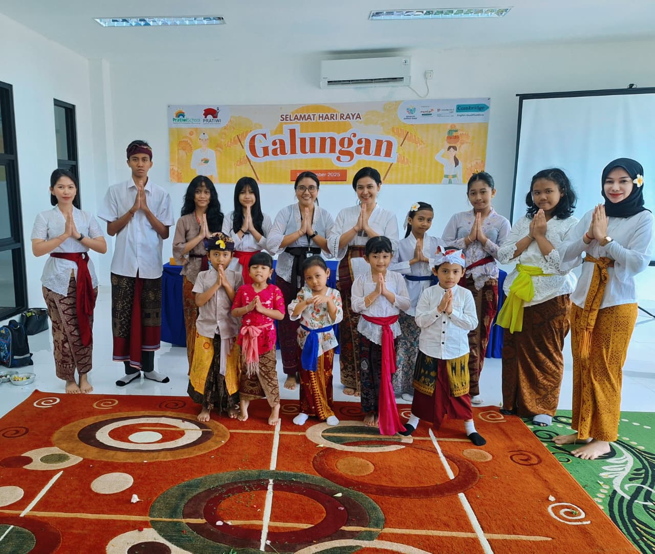 Kolaborasi Dengan Yayasan Sekolah Swasta Pratiwi Dalam Rangka Memperingati Hari Raya Galungan dan Menyambut Hari Ibu