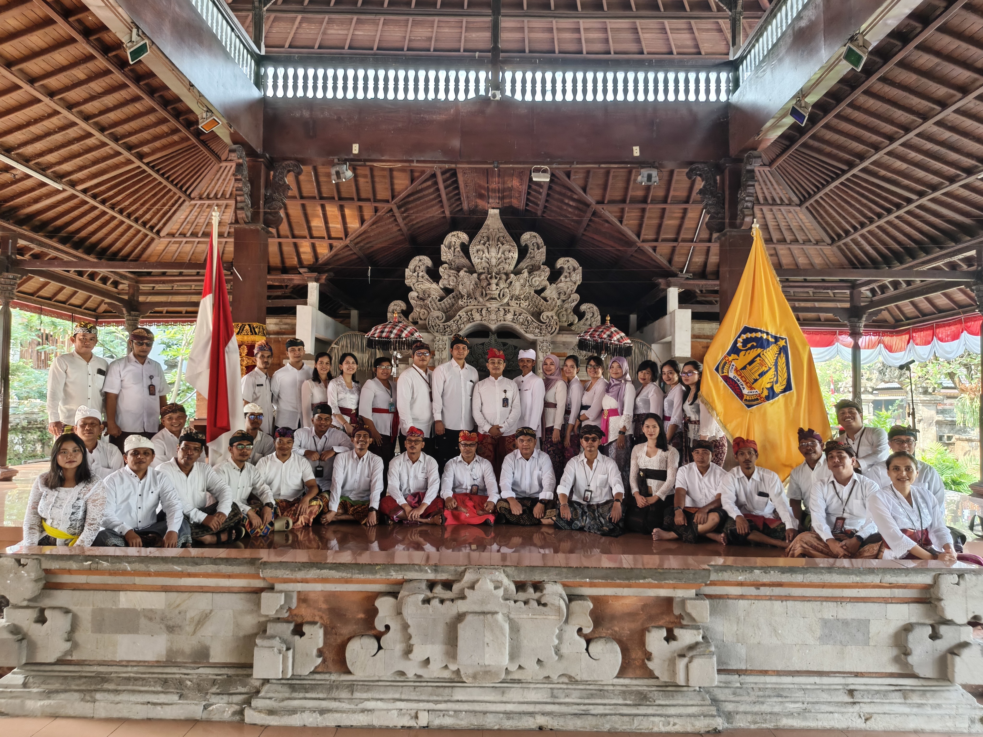 Khidmat, Dharma, dan Semangat Bali di Upacara HUT Pemprov Bali ke-68 di Anjungan Bali TMII