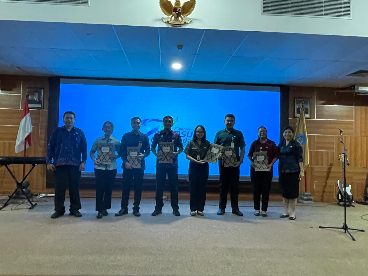 RSUD Bali Mandara Memberikan Apresiasi Kepada Pegawai Yang Berprestasi Tahun 2024
