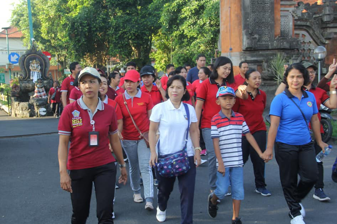Jalan santai dan lomba dalam menyambut tahun 2020
