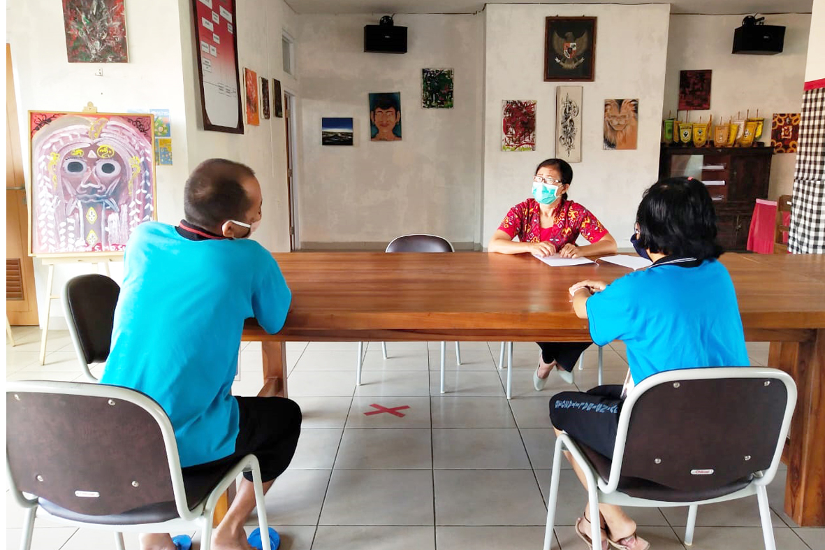 Terapi seni khusunya seni lukis mampu memberikan rasa  nyaman pasien pada diri sendiri