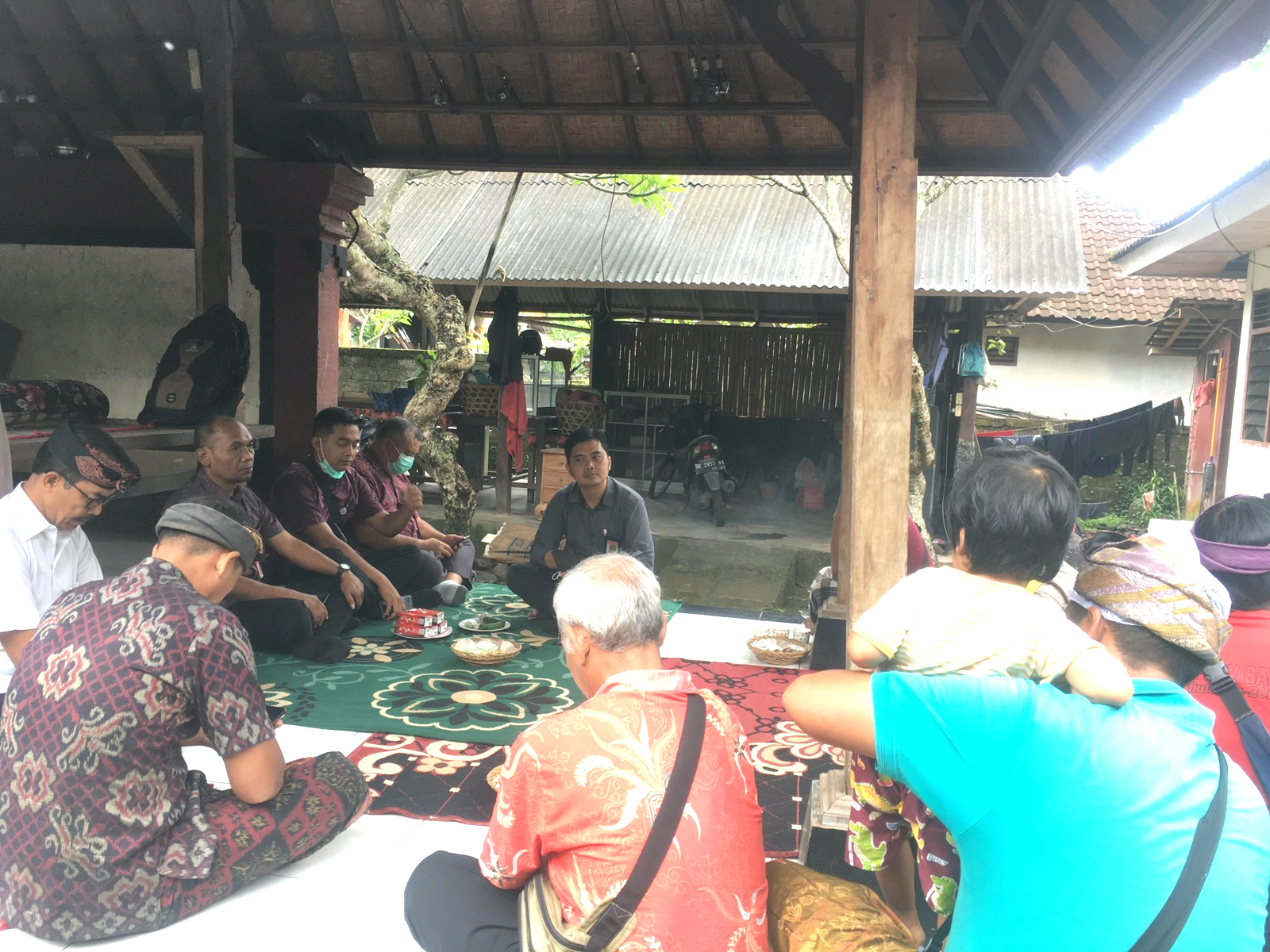 Melaksanakan kunjungan rumah pada salah satu pasien yang dirawat di Rumah Sakit Jiwa Provinsi Bali
