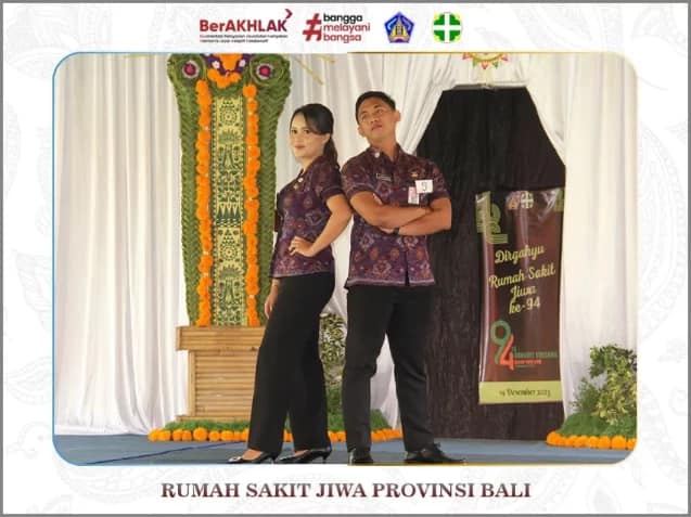 Jajaran management dan staf Rumah Sakit Jiwa Provinsi Bali melaksanakan ajang lomba busana adat ke kantor dan busana adat endek