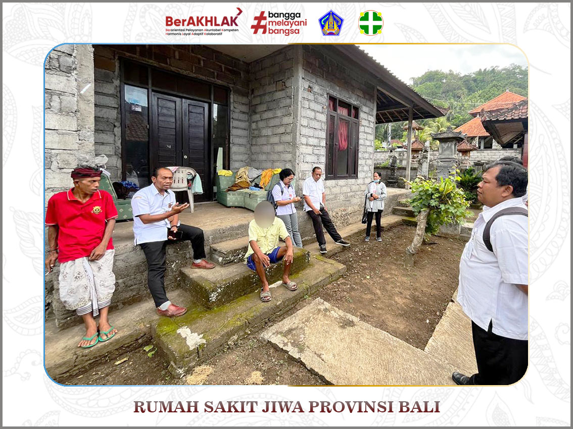 Tim Keswamas bersama PKRS melakukan kunjungan rumah pada salah satu pasien ODGJ