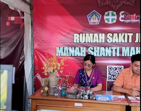 Stand pelayanan di Alun-Alun Kota Bangli