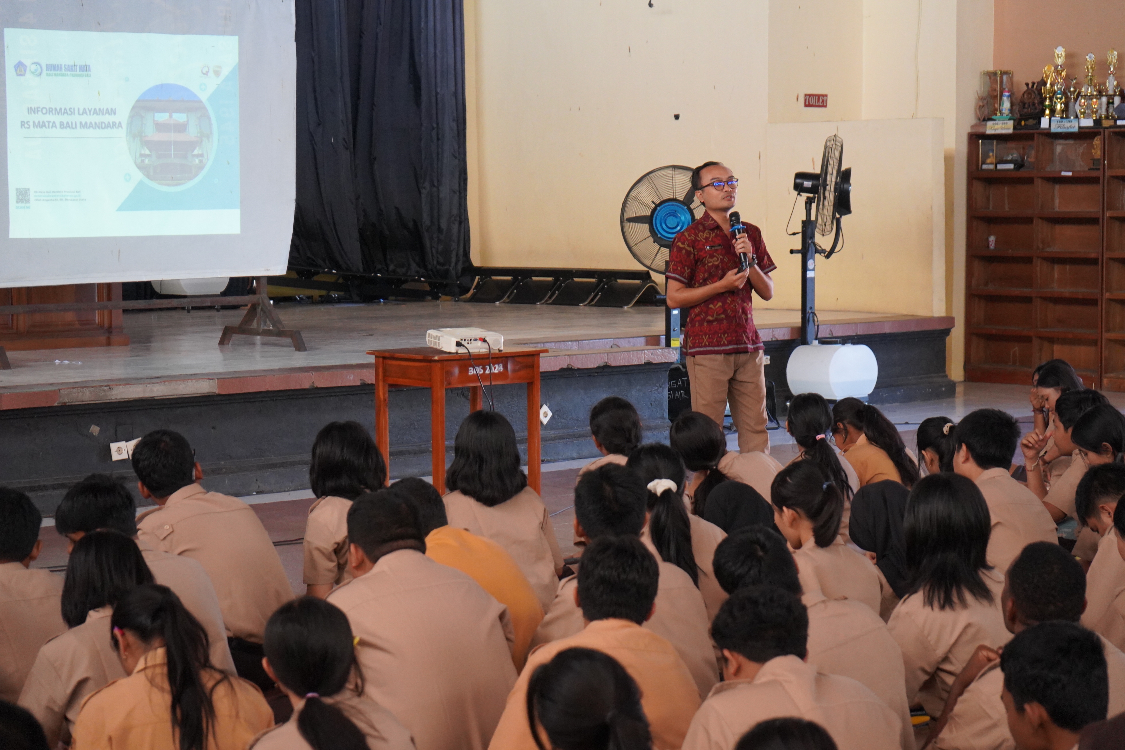 RS Mata Bali Mandara Gelar Sosialisasi Layanan Kesehatan Mata di SMA Negeri 4, Buleleng