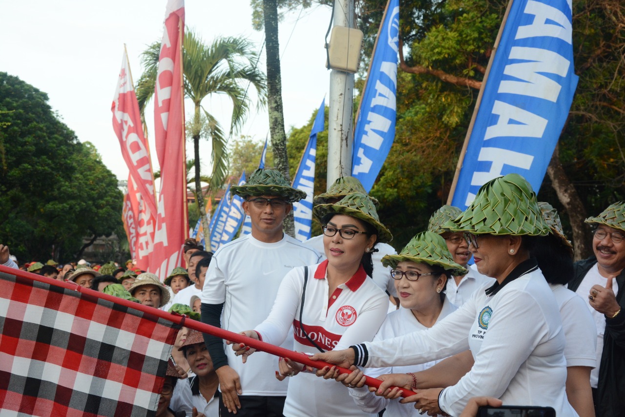 Gatriwara DPRD Bali Dukung Gerakan Jalan Sehat Keluarga