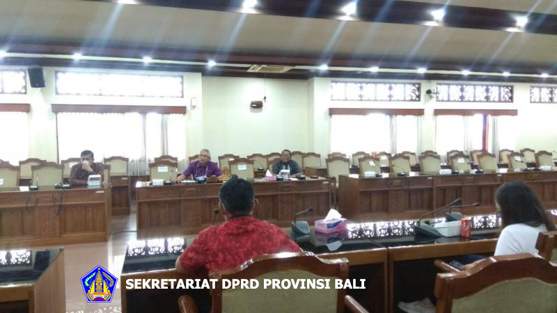 Komisi II DPRD Bali Terima Audiensi PHMI Bali Terkait  Persoalan Peternak Babi