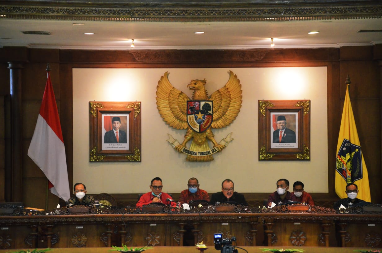 Raperda APBD Semesta Berencana Provinsi Bali Tahun Anggaran 2022 Ditetapkan Menjadi Perda dalam Rapat Paripurna ke 36 DPRD Provinsi Bali