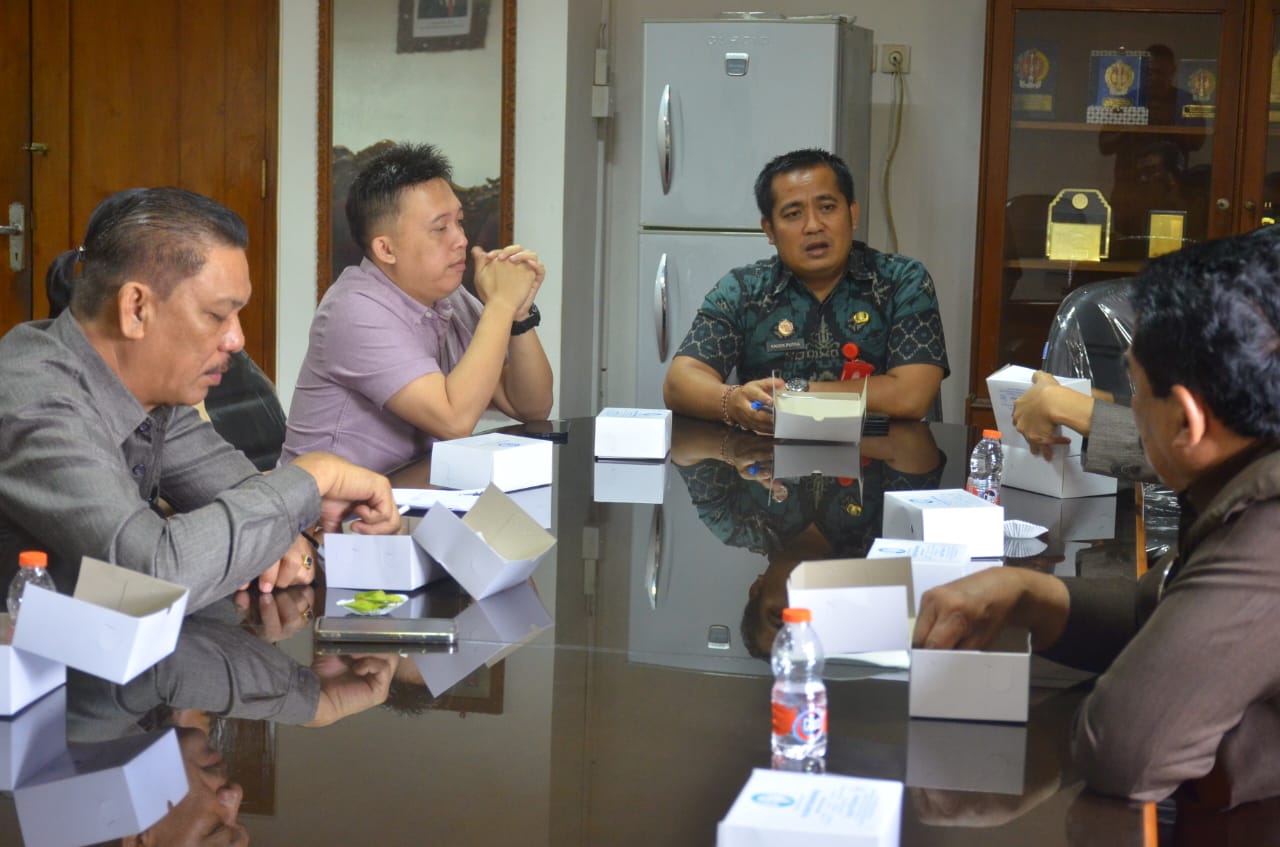 Kadek Putra Suantara Terima Kunker Badan Kehormatan DPRD Banyuwangi