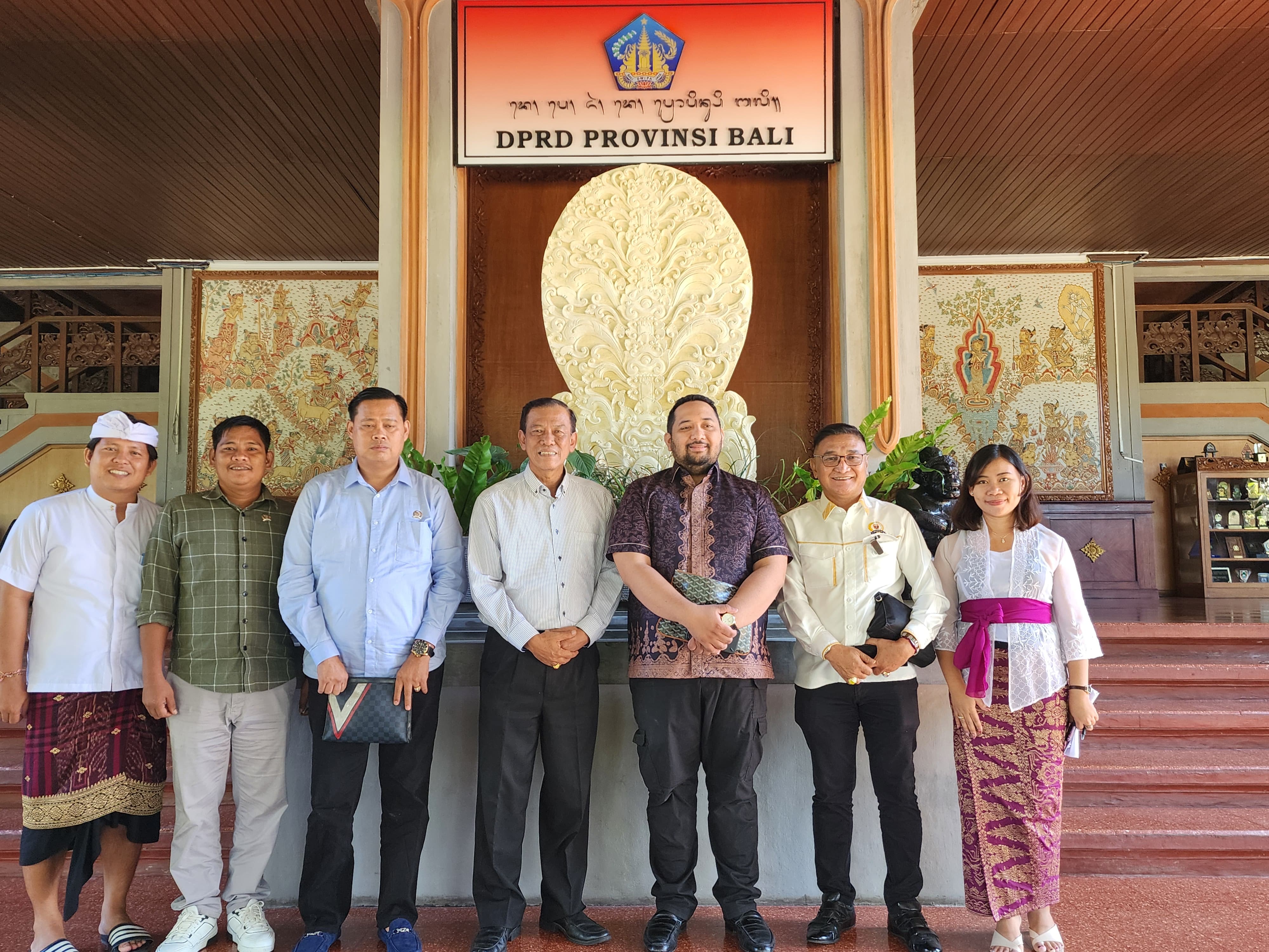 Sekwan DPRD Bali Menerima Pimpinan DPRD Jambi