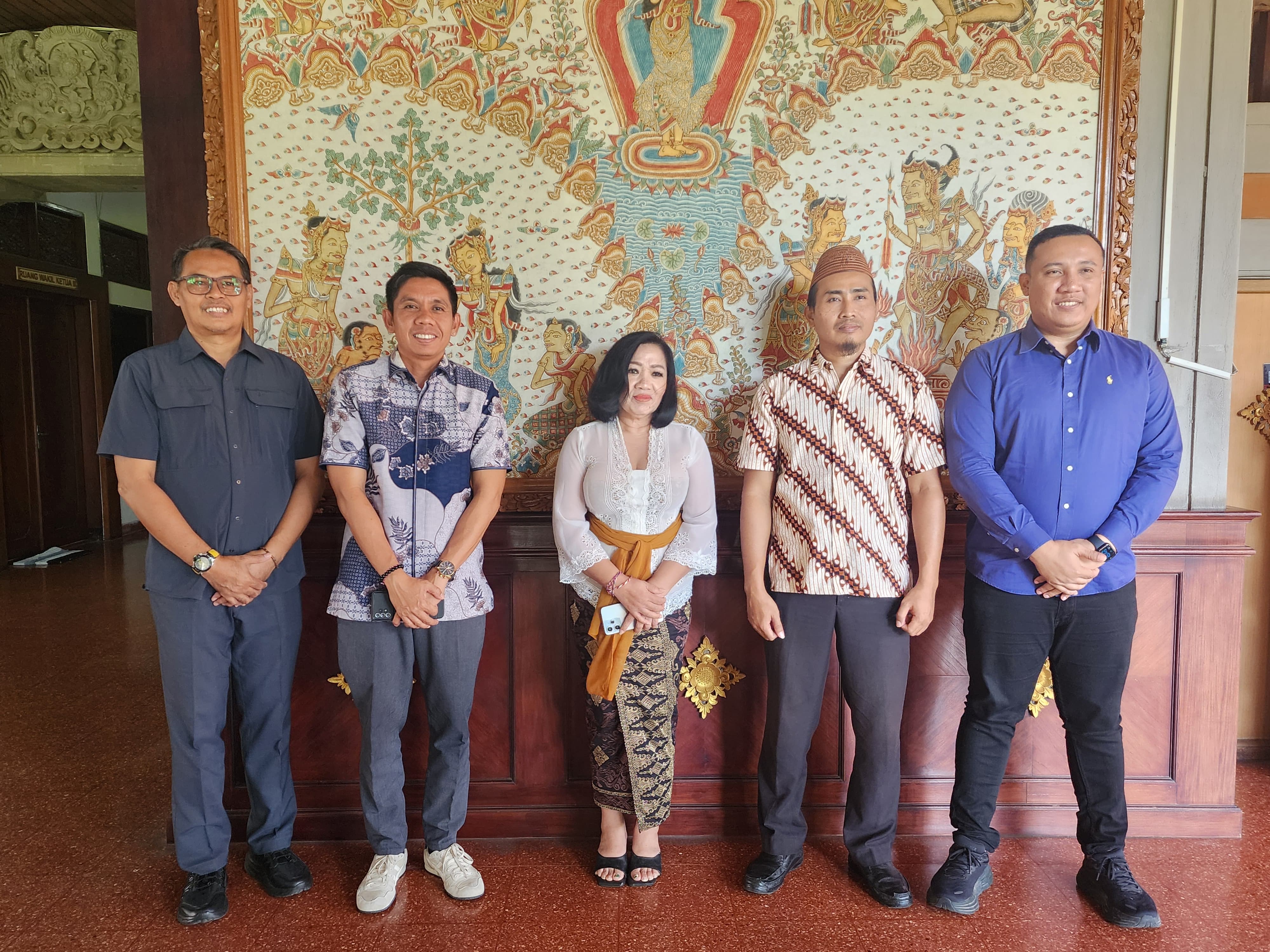 Sekretariat DPRD Bali Menerima Study Banding DPRD Kota Mataram