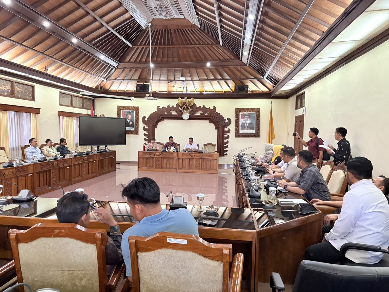 Terima Kunjungan Badan Musyawarah DPRD Provinsi Riau