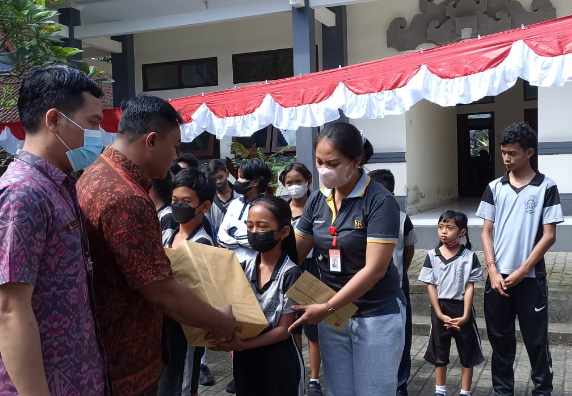 Pemberian Bantuan Dari KPU