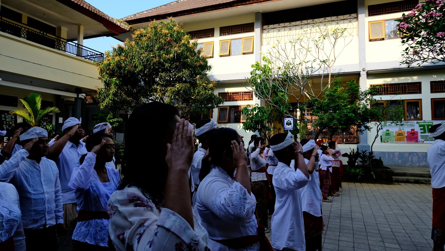 Menanamkan Jiwa Nasionalisme dalam Peringatan Hari Kesaktian Pancasila di SLB Negeri 1 Bangli