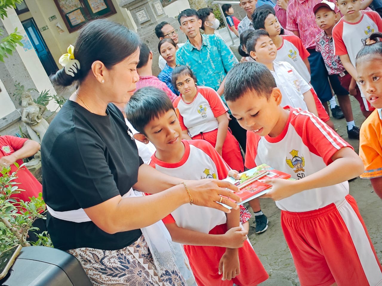 Pemberian Sumbangan dari pihak luar
