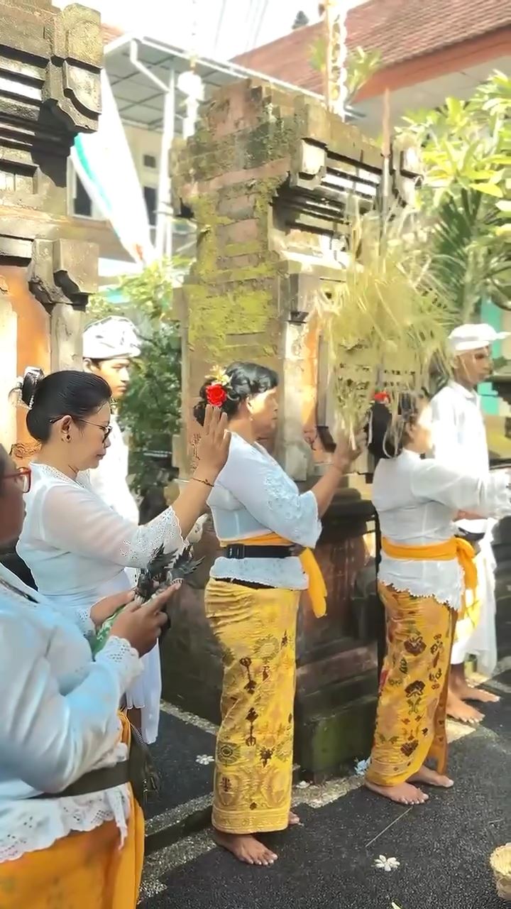 Perayaan Hari Raya Saraswati SLB Negeri 3 Denpasar